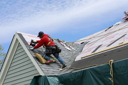 https://www.whatthehellz.com/benefits-of-getting-professional-roofers-in-austin/